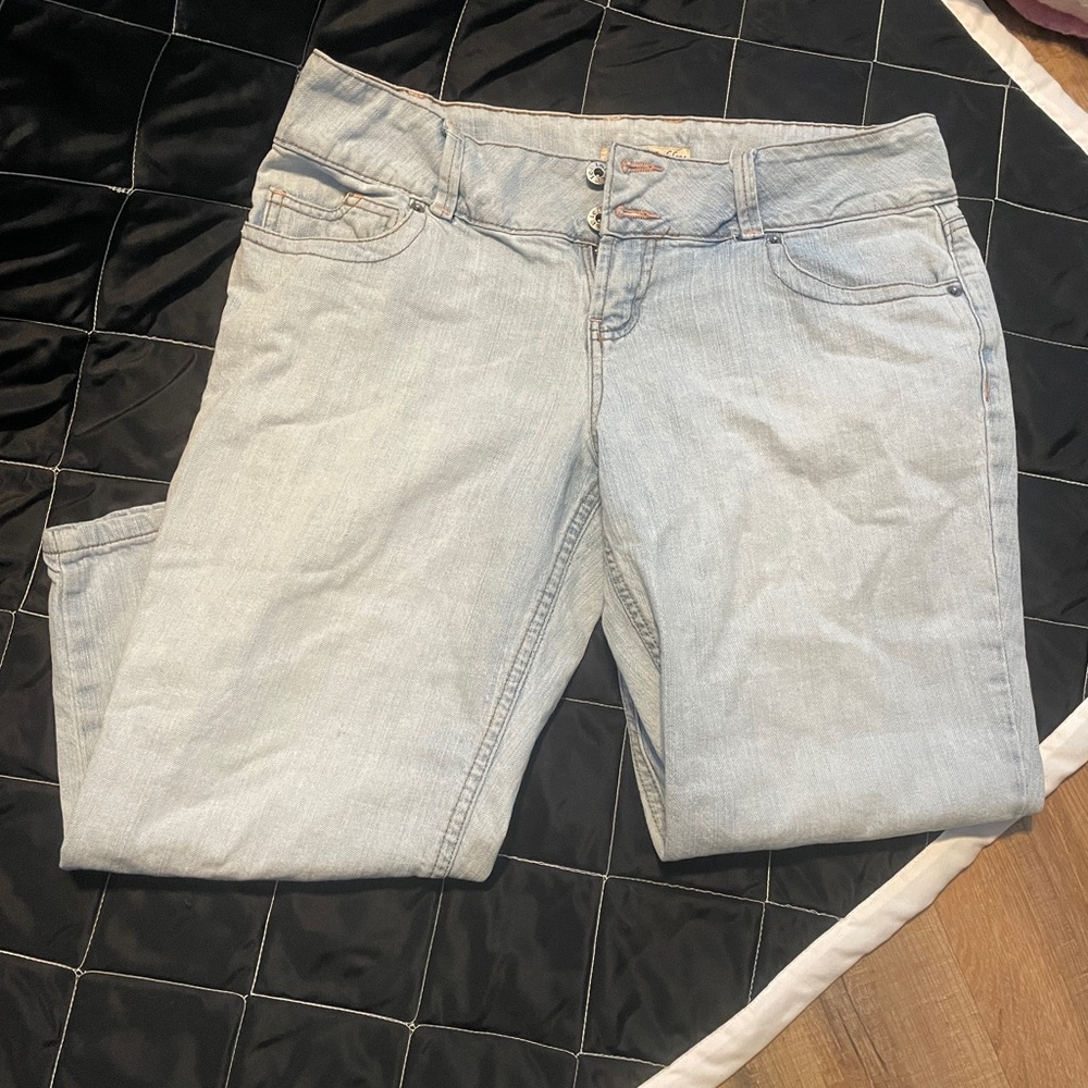 LEI Juniors Light Blue Capris
